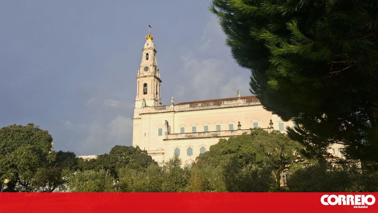 Around 120 firefighters supporting Civil Protection, displaced by bad weather, housed at a centre of the Sanctuary of Fátima