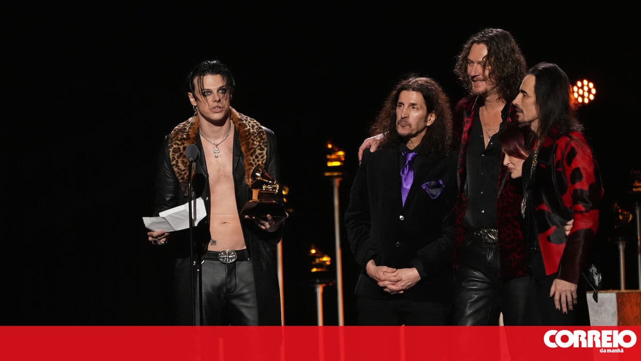 Portuguese guitarist Nuno Bettencourt wins a Grammy for his performance on "Changes"