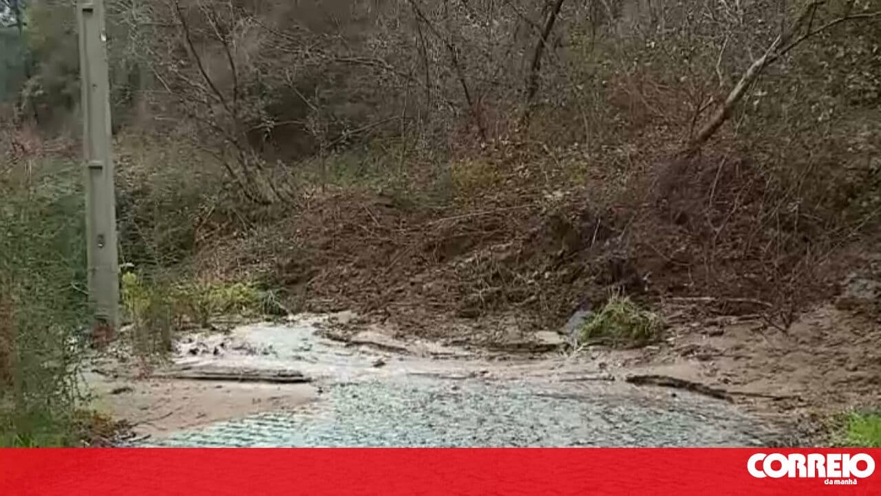 Road closed due to rockfall in Guimarães