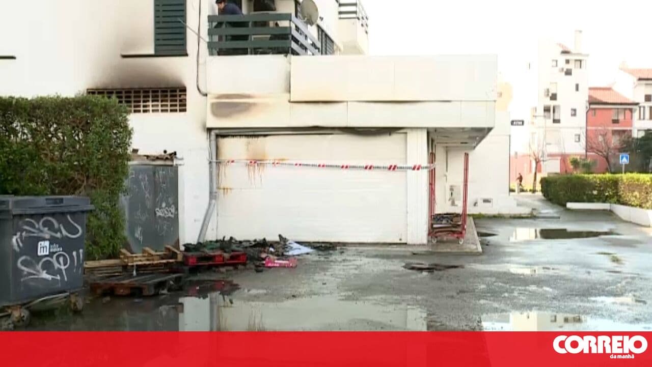 Supermarket warehouse destroyed by fire in Vilamoura
