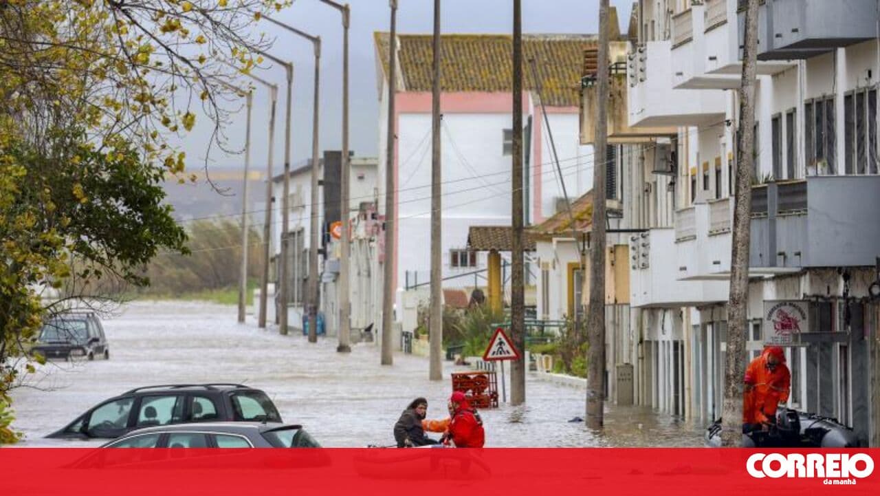 Flooding in Alcácer do Sal with a wider area and tables and chairs 'floating' in the river