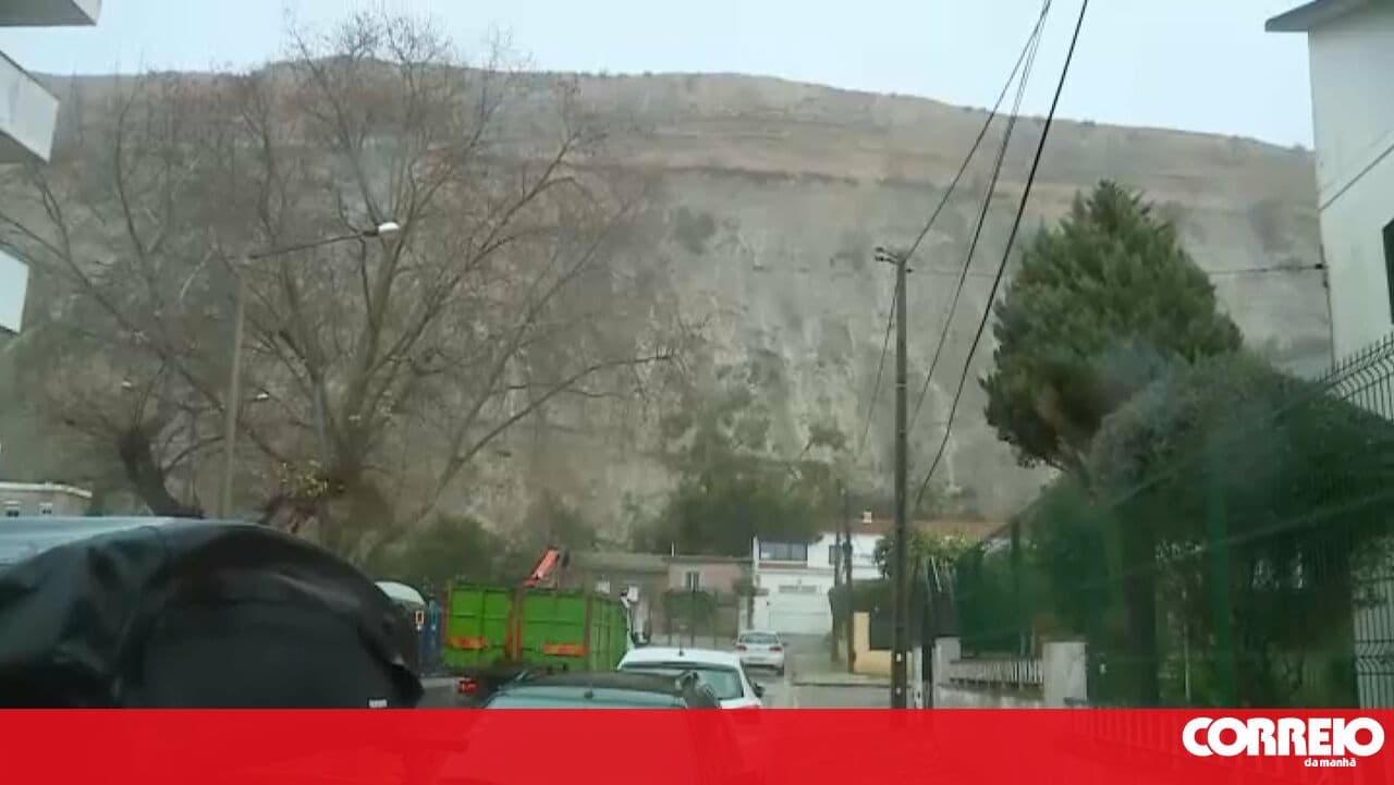 Landslide in Almada forces 20 people to evacuate