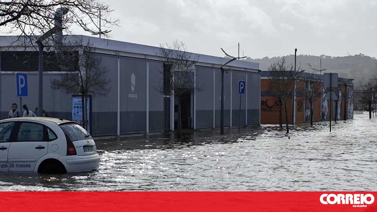 Tagus River recedes but roads are closed and schools are shut in Abrantes