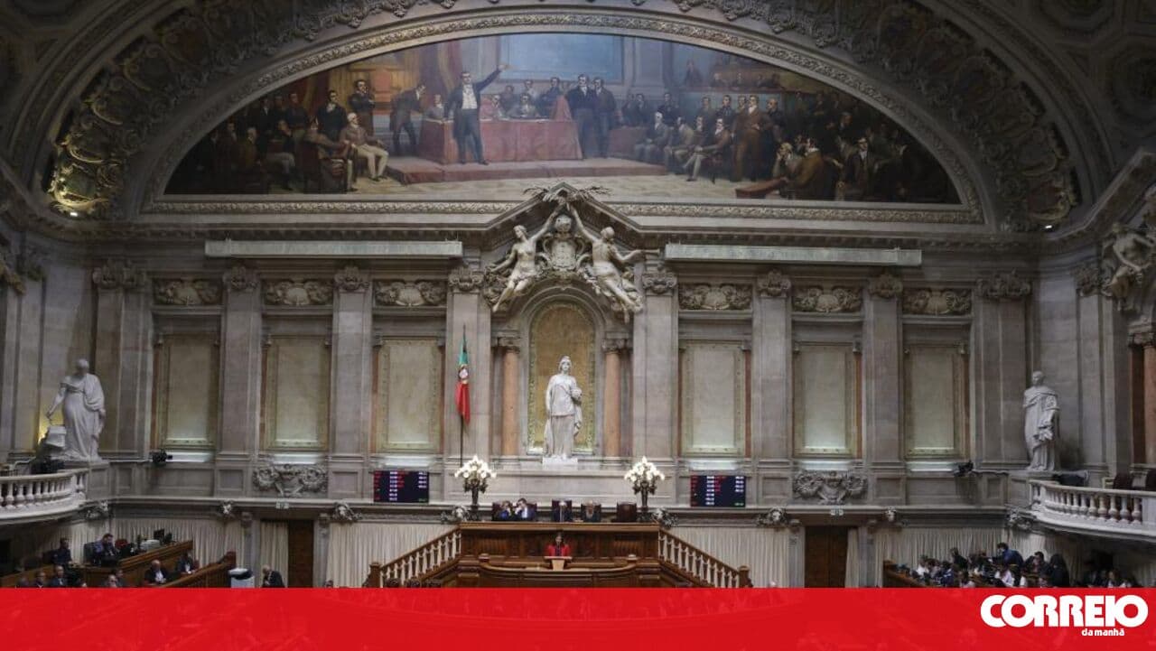 Group of citizens submits petition to parliament calling for an "end to gender ideology"