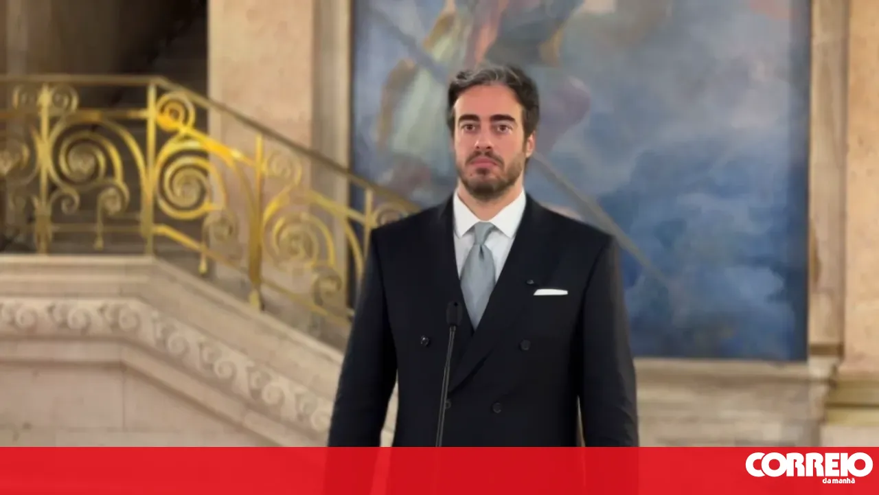 IL accuses PSD of 'trying to buy the Portuguese people's votes' and of an 'electoral raffle' with IRS tax cuts