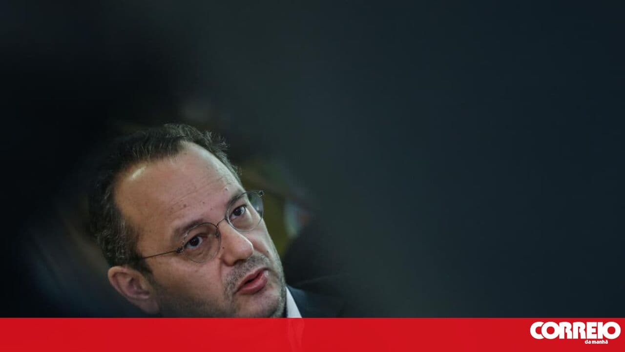 Leiria accuses Government of throwing applications for house reconstruction to councils without providing conditions