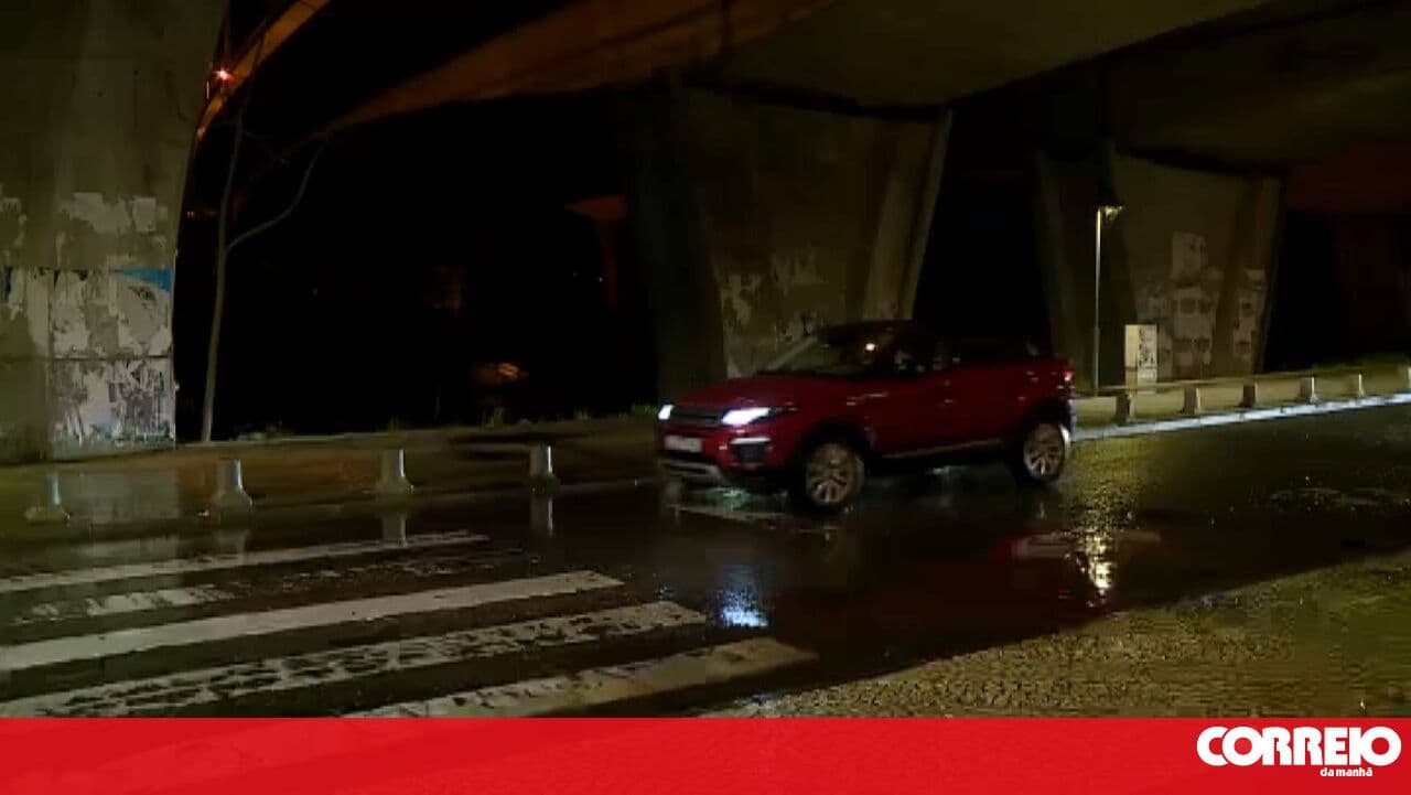 Flooded road in Sacavém near the Trancão River
