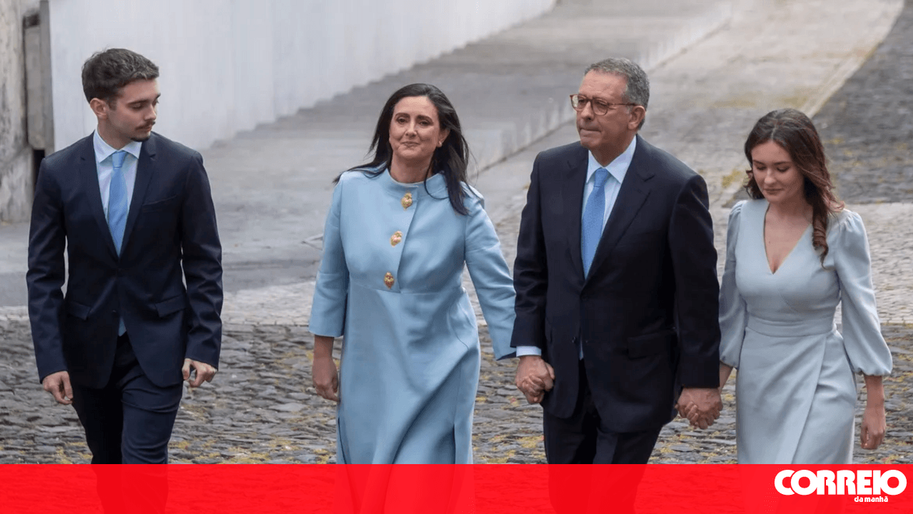 Why did Margarida Maldonado Freitas wear blue at the inauguration? The possible meaning