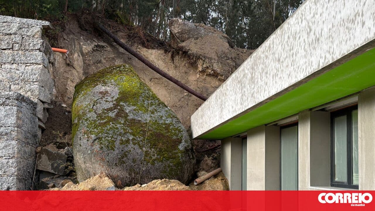 "It is a danger and no one is solving it". Boulder falls inches from a house in Braga