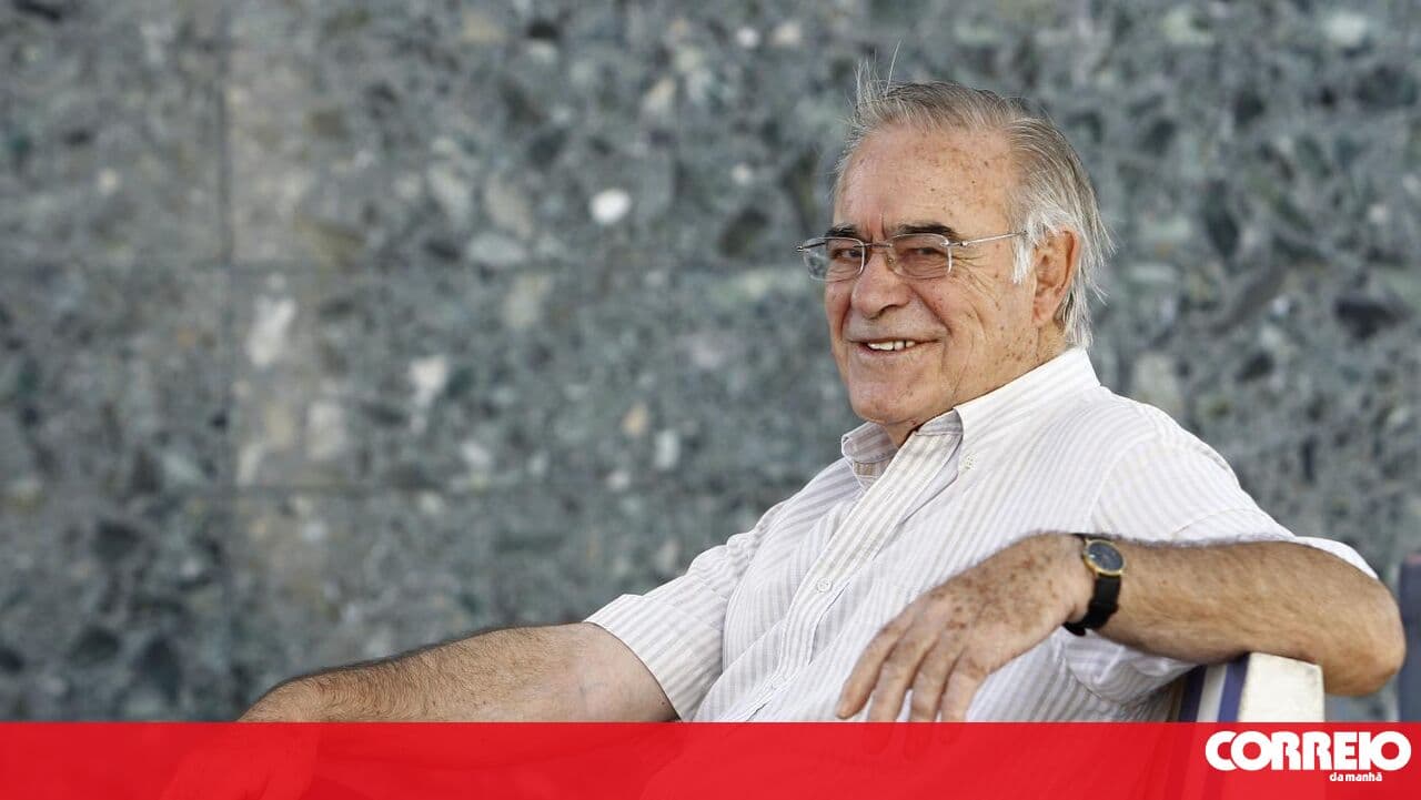 Writer and journalist Mário Zambujal has died