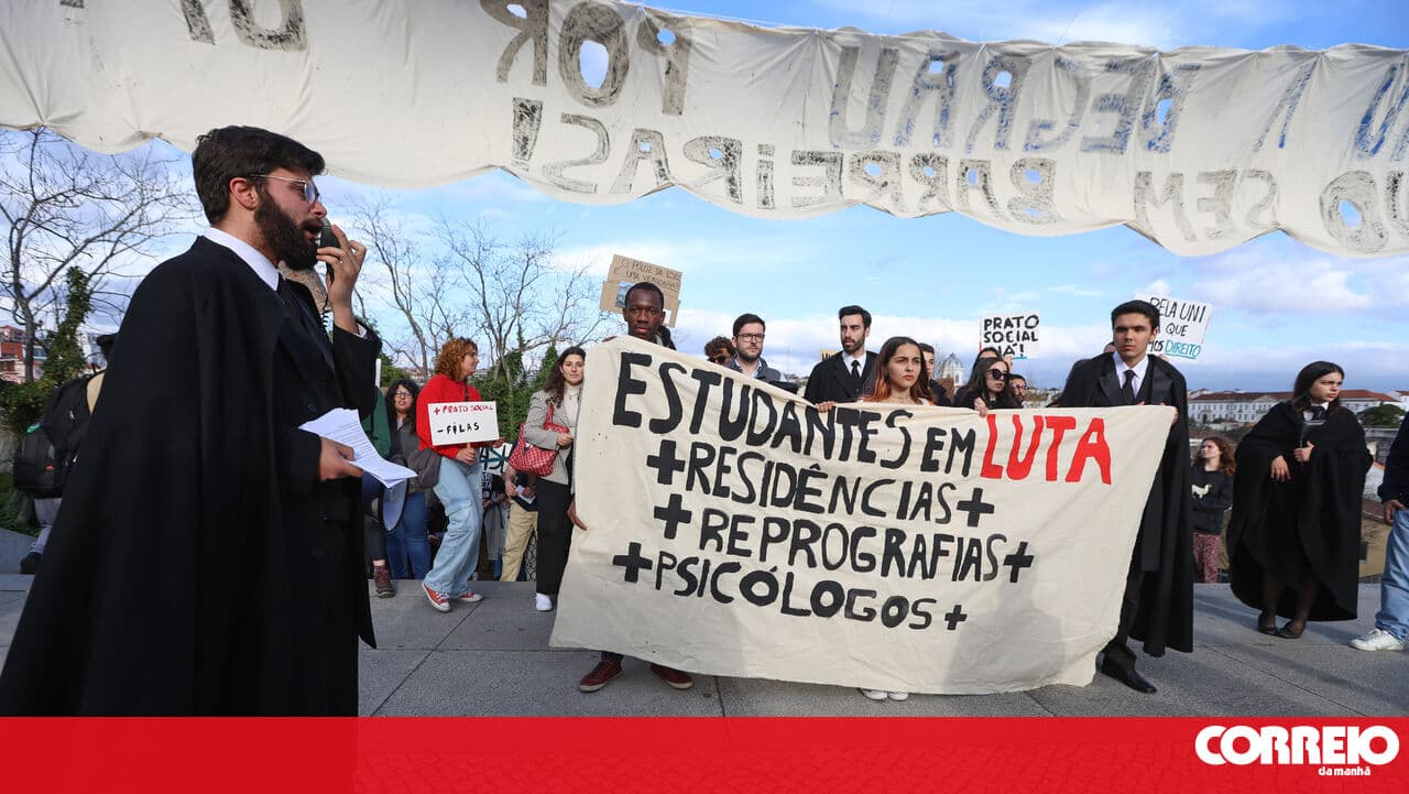 Students take to the streets to demand free higher education