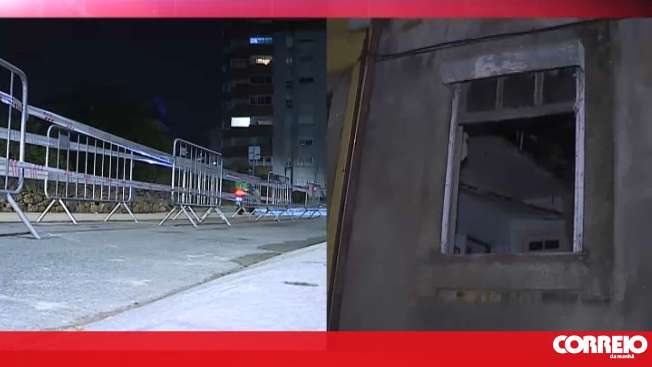 Abandoned house partially collapses in Vila Nova de Gaia