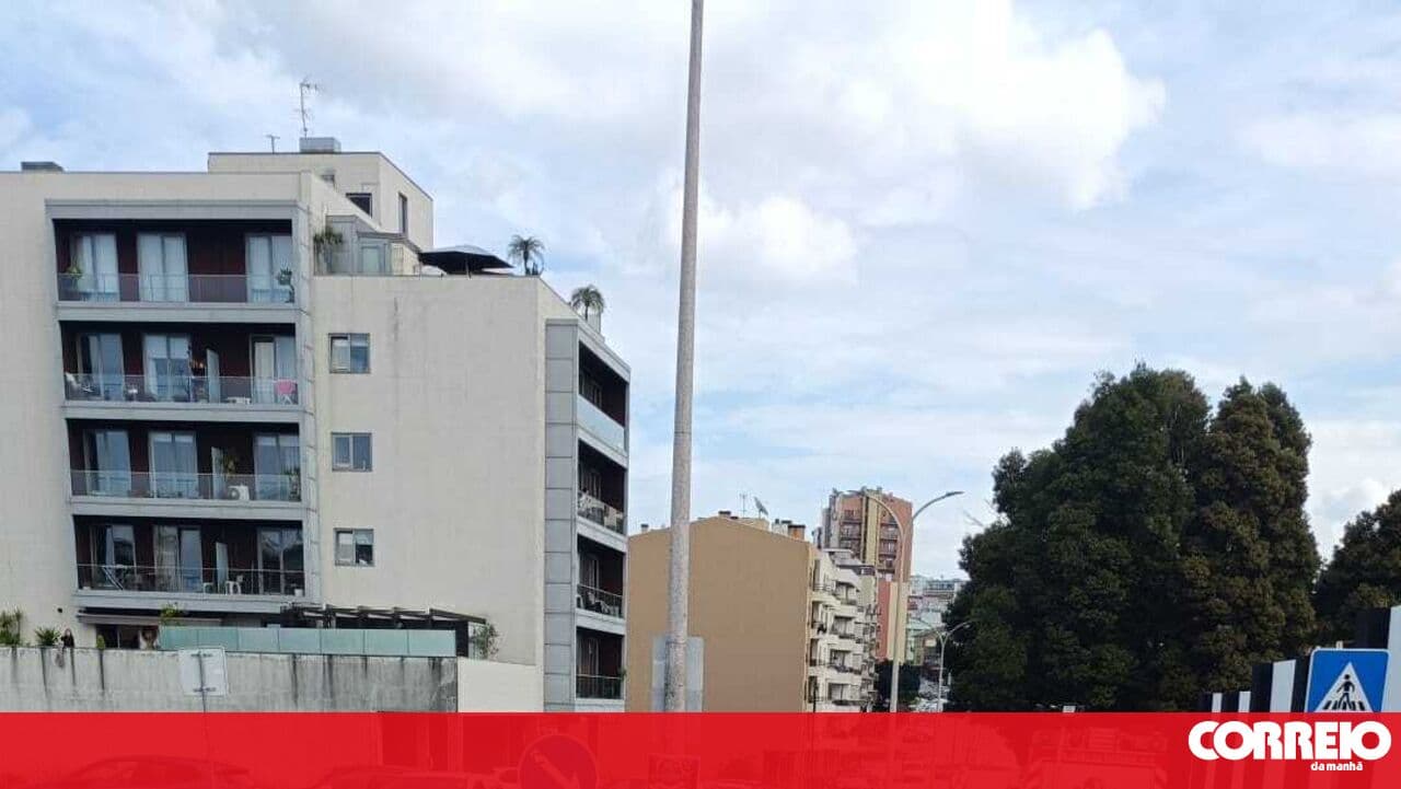 Motorcyclist seriously injured in collision with car in São João da Madeira