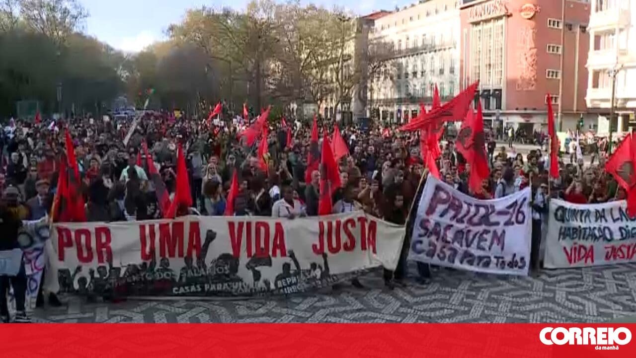 Thousands march in Lisbon for the right to housing