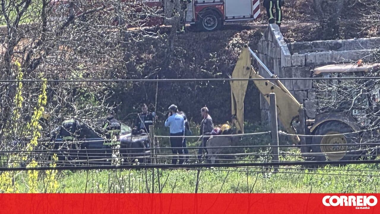 Young couple dies after car falls into water reservoir in Penafiel