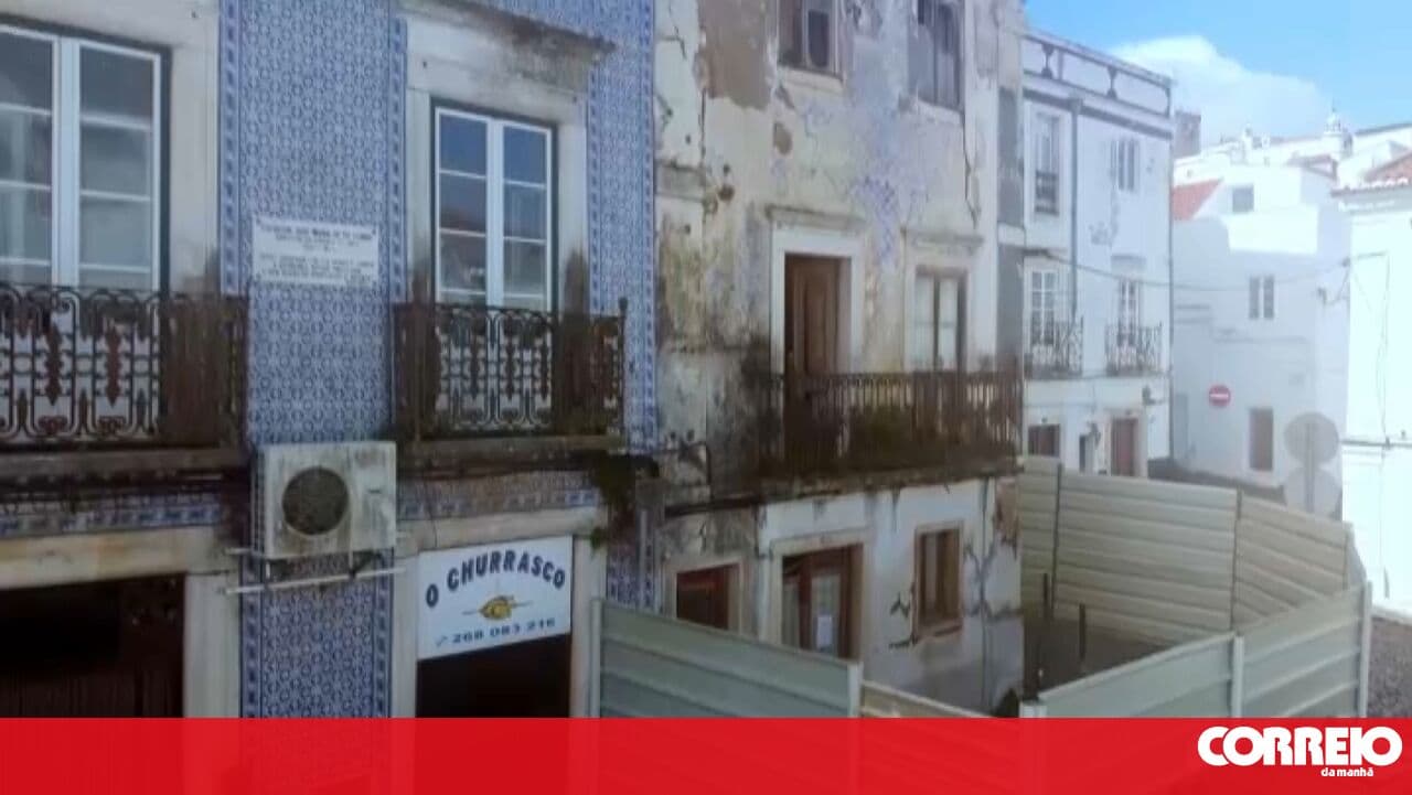 Resident claims municipality does nothing regarding dilapidated building in Estremoz