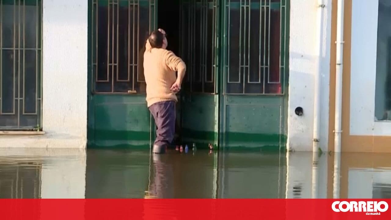 Traders use personal savings to respond to damage caused by bad weather in the country