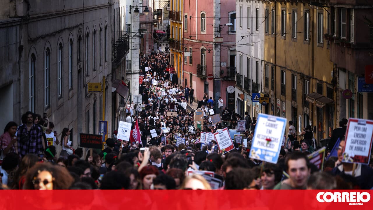 Students march through the streets of Lisbon demanding free education and more housing