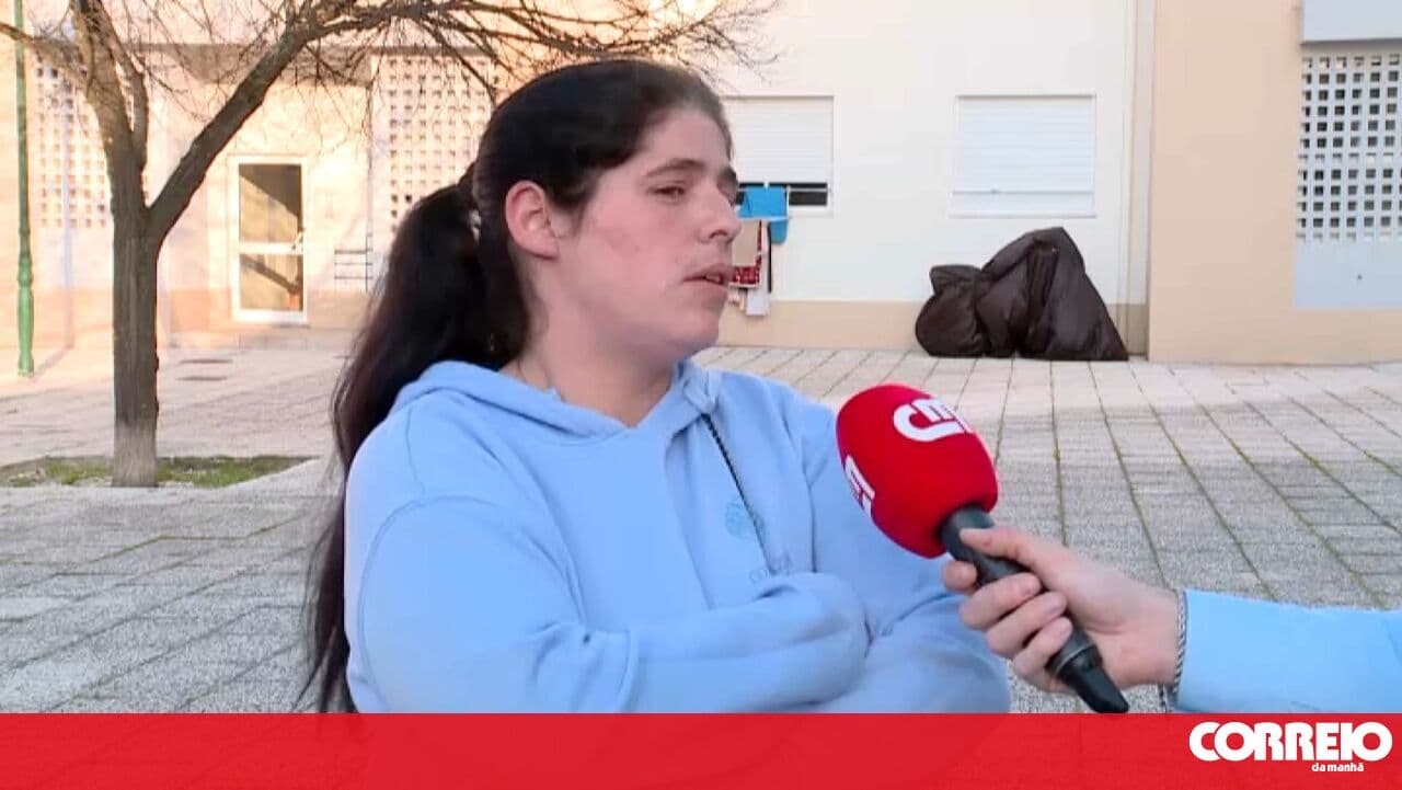 Mother and three daughters at risk of homelessness. Family is desperate and asks Oeiras City Council for help