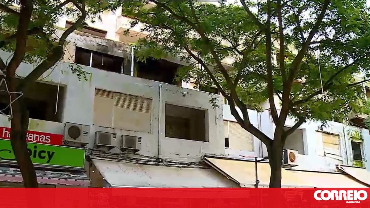 “It puts people in danger”: Vacant building in Albufeira attracts homeless people and worries residents