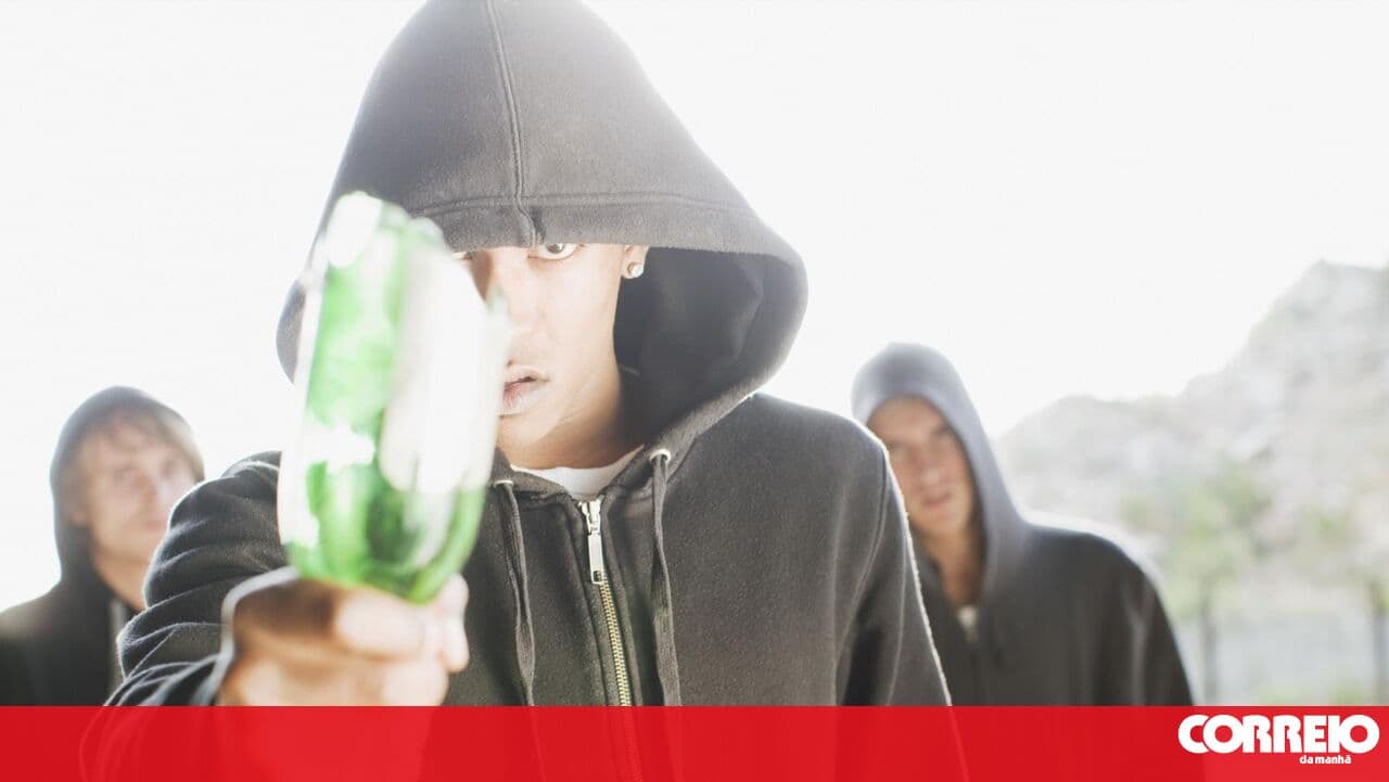 Prison for attempted murder with a broken bottle