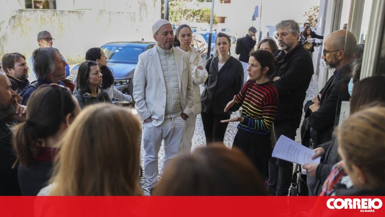 Parents protest against transfer of school to another cluster in Lisbon