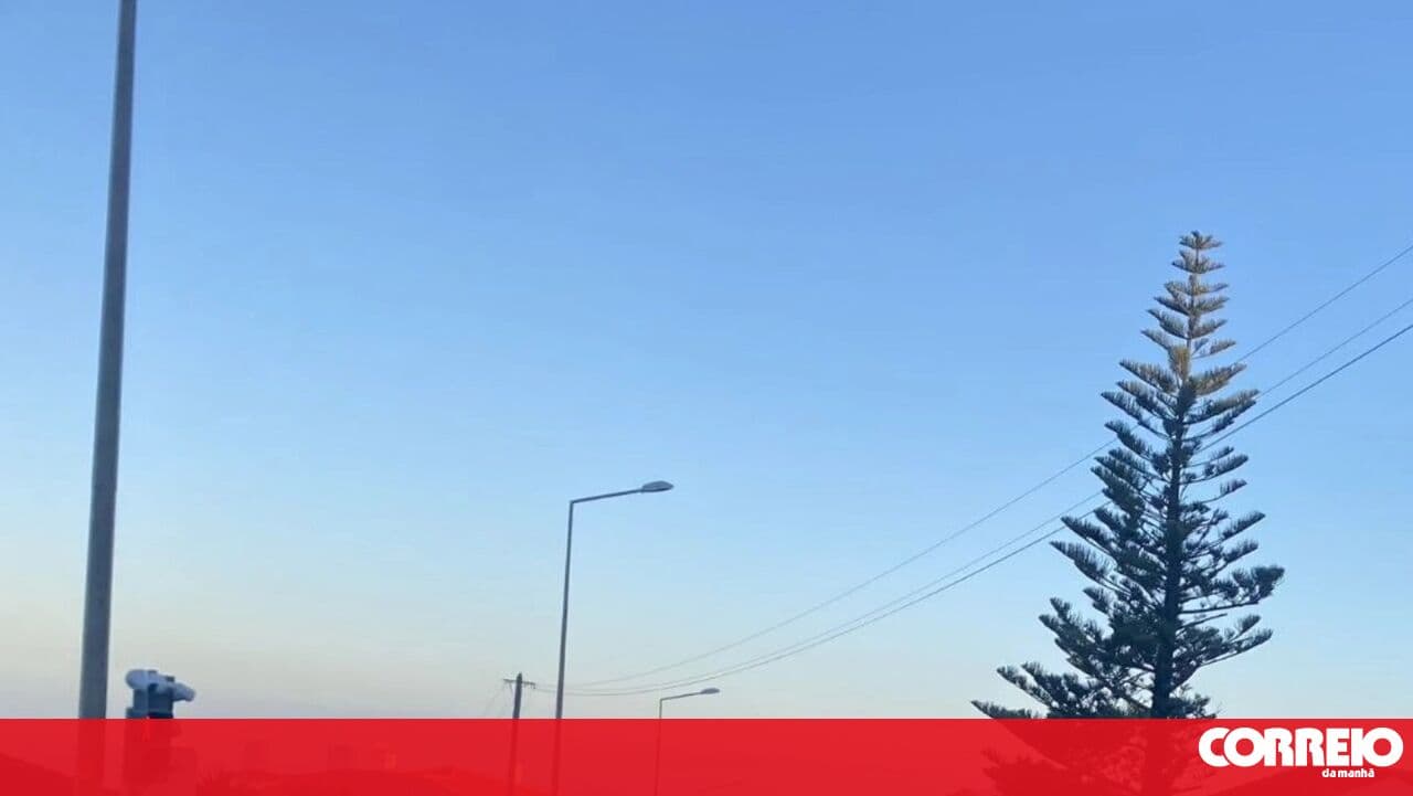Family and friends pay tribute to the two young people who died after being hit by a car in Ericeira