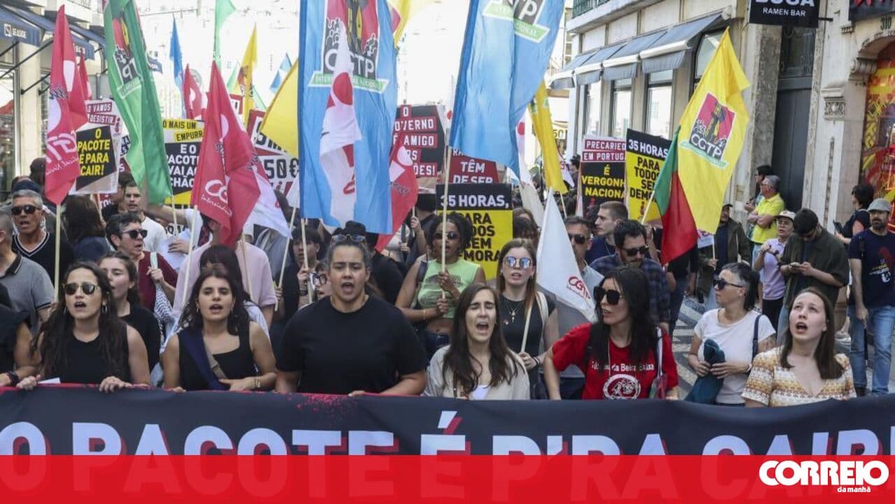 Hundreds of young people on the streets against labour package and eternal precariousness
