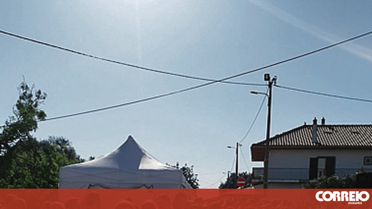 70-metre giant Folar distributed to the population in Olhão