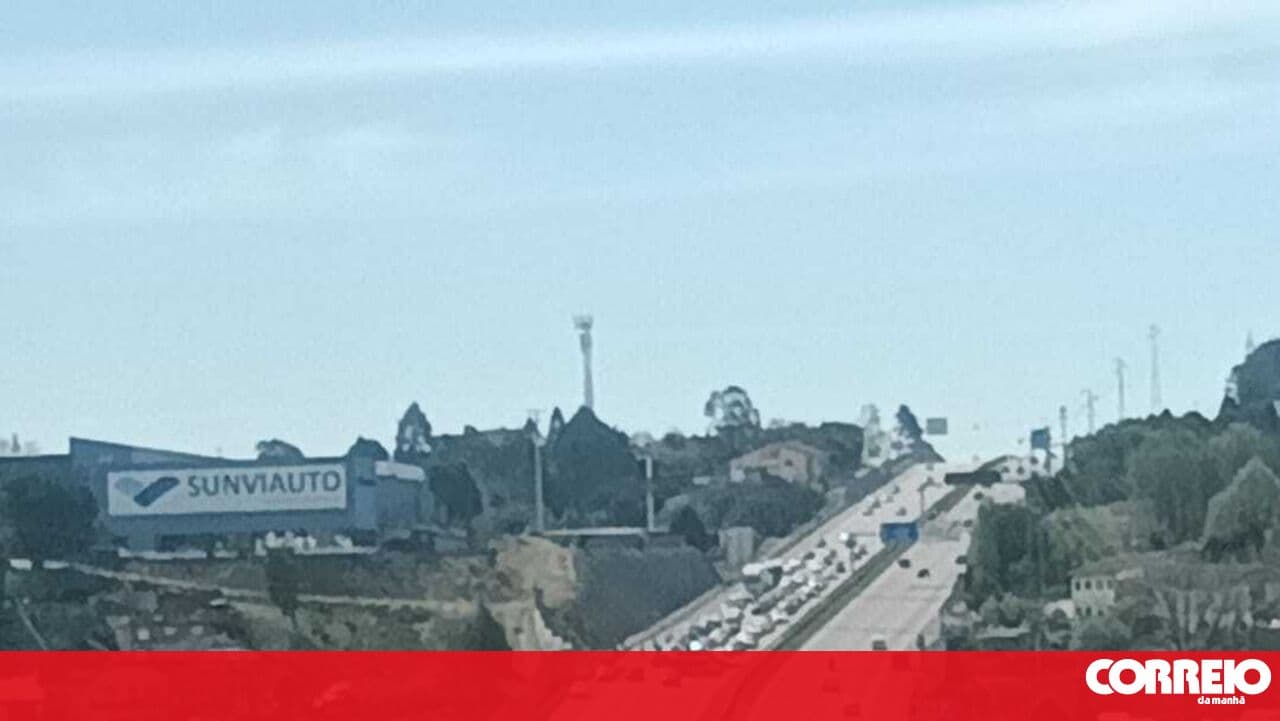 Motorcyclist seriously injured in crash in Vila Nova de Gaia