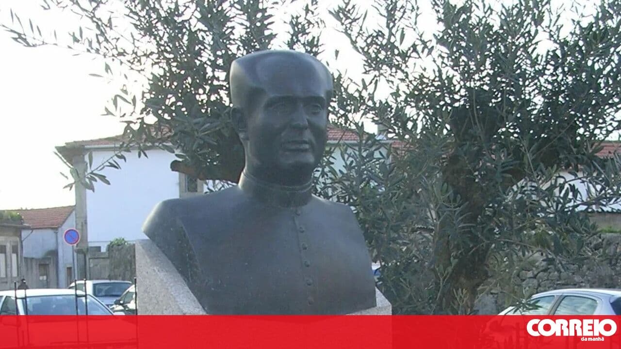 Bust of Father António Inácio Gomes stolen from the churchyard of Senhora do Porto parish