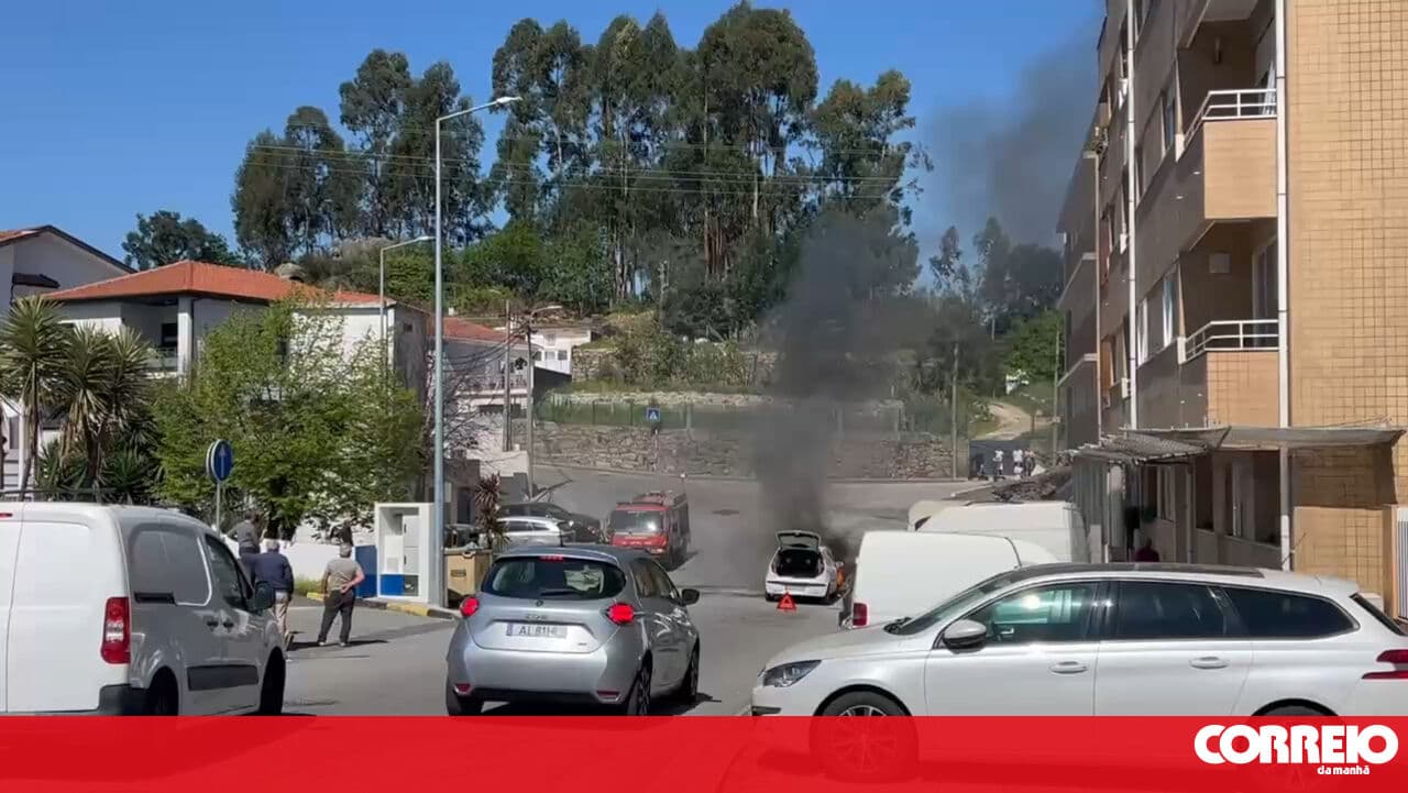 Fire destroys car in Gondomar