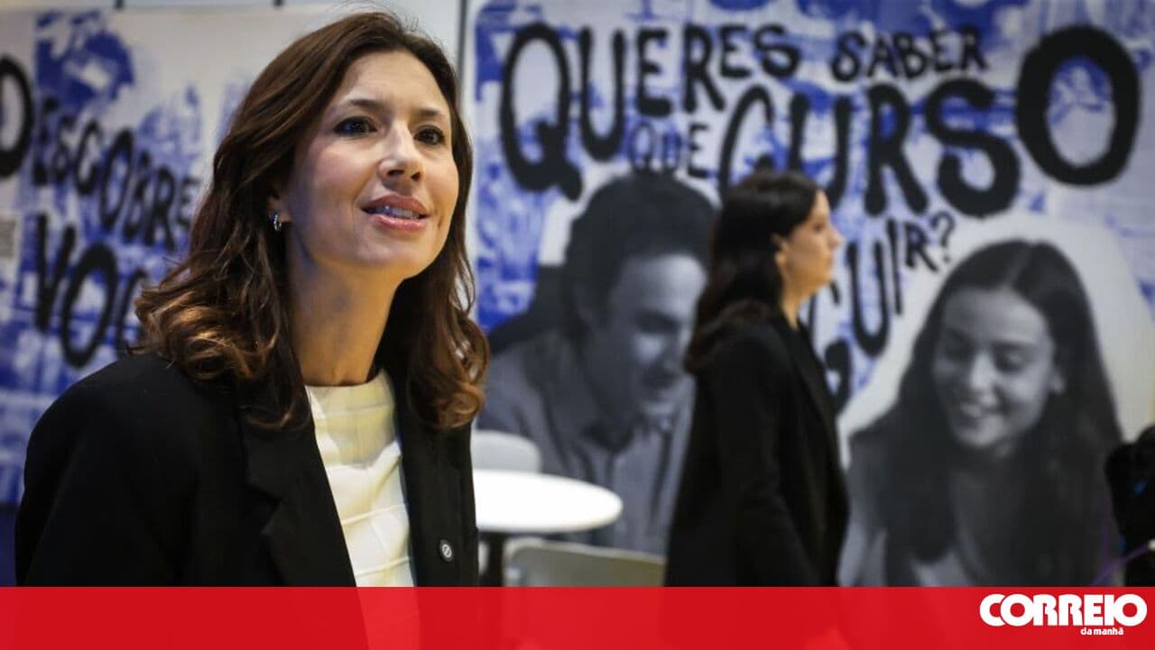 IL accuses Chega of not being "a serious party" regarding the constitutional review and postpones proposal until the end of the year