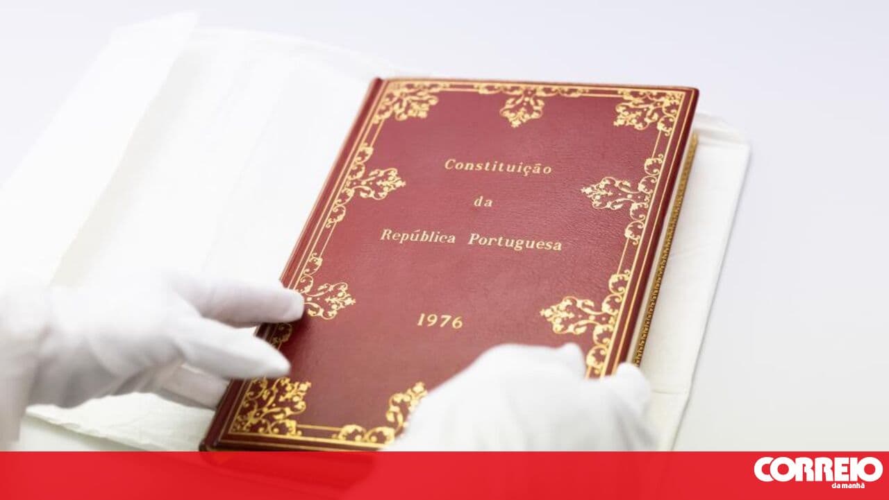 Constitution of the Portuguese Republic translated into the Mirandese language