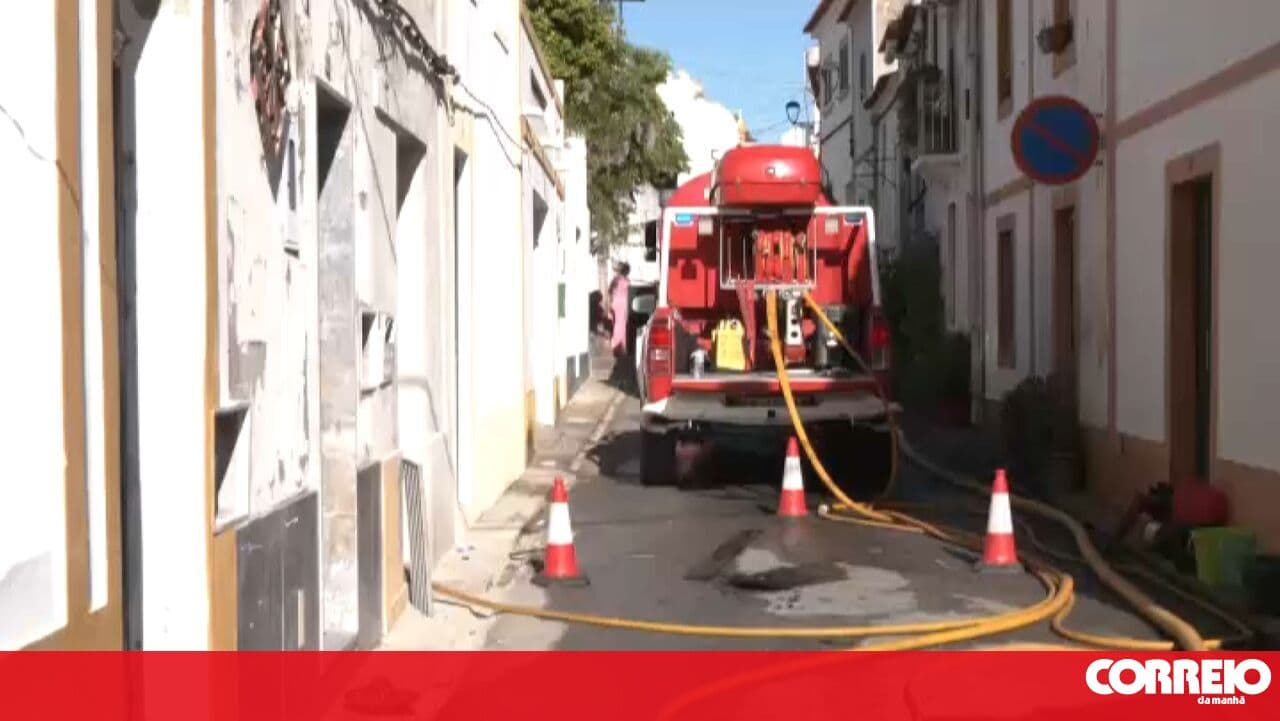 Urban fire leaves three-storey building partially destroyed in Montargil