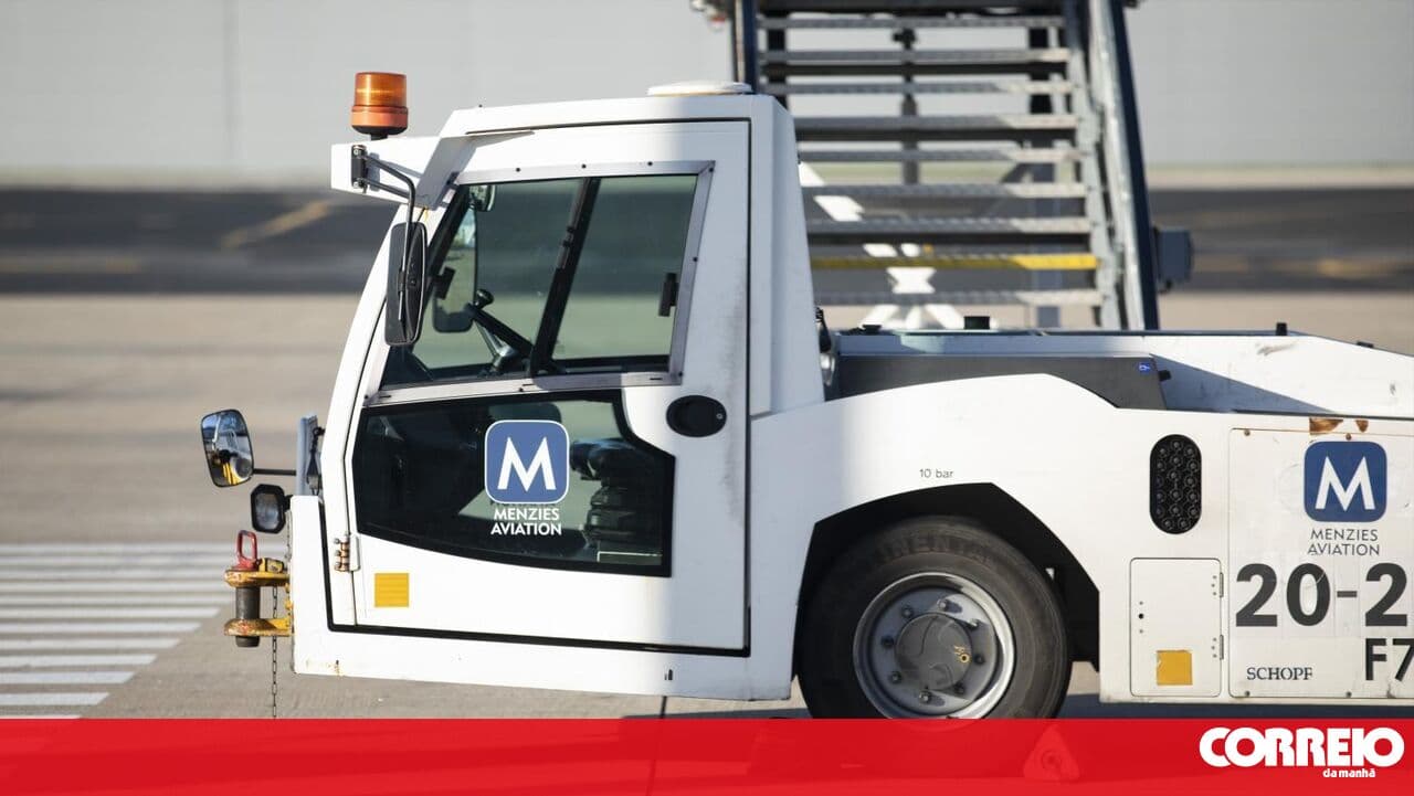Government to extend Menzies' handling licences again