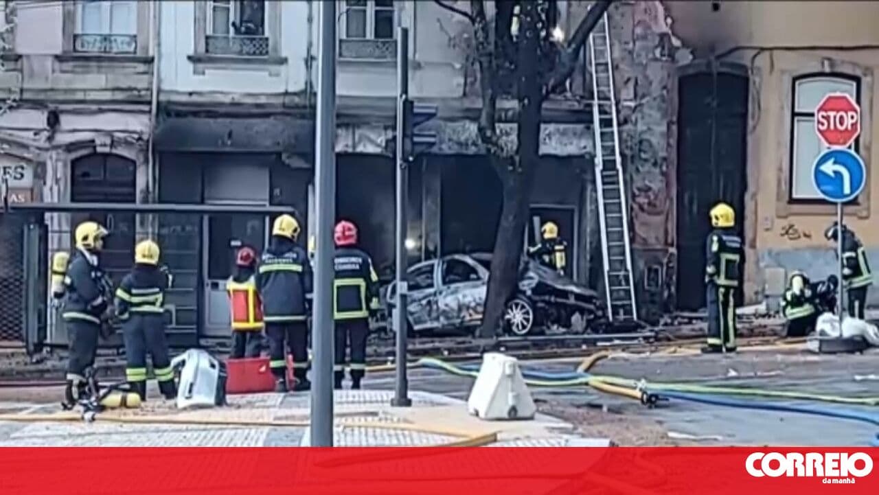 Two dead after car crash causes fire in central Coimbra