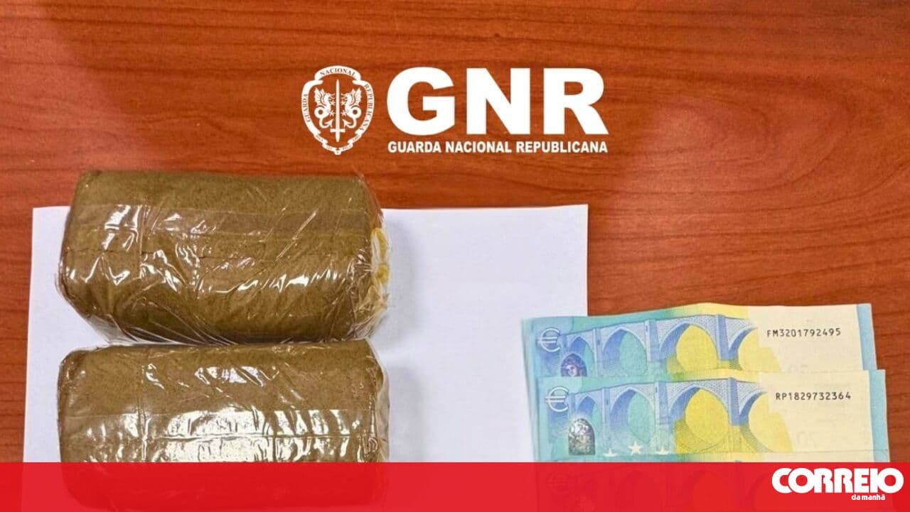 Man caught by Seixal GNR with over a thousand doses of cannabis resin in his car
