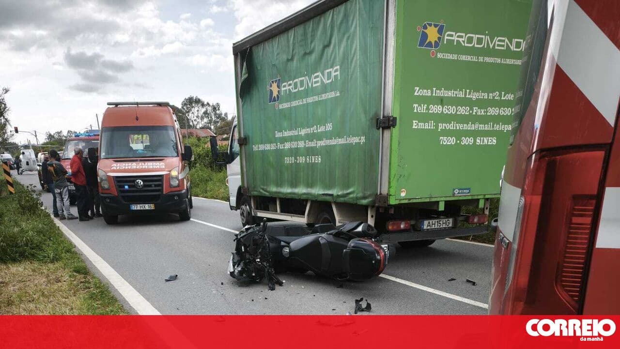 Man dies in collision between car and motorcycle in the municipality of Santiago do Cacém