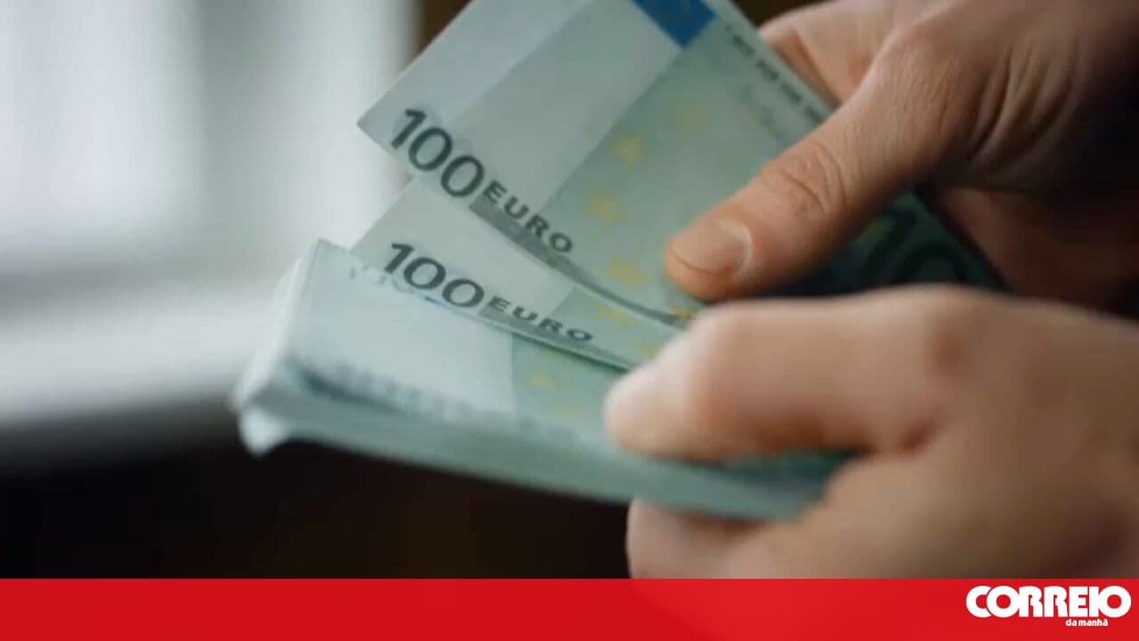 Public Prosecution Service charges mother, two children, and a lawyer with fraud and other crimes against an elderly woman in an Évora care home