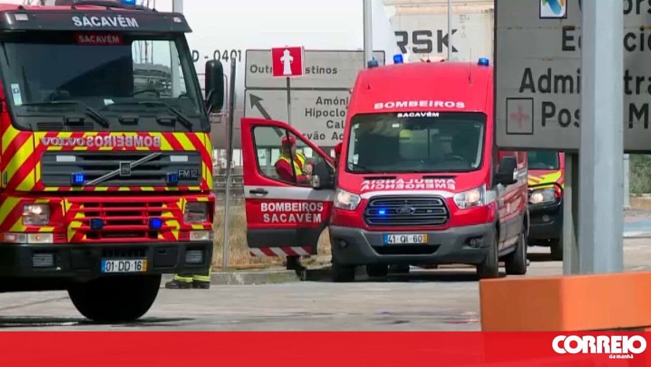 Fire breaks out at factory in Santa Iria de Azóia