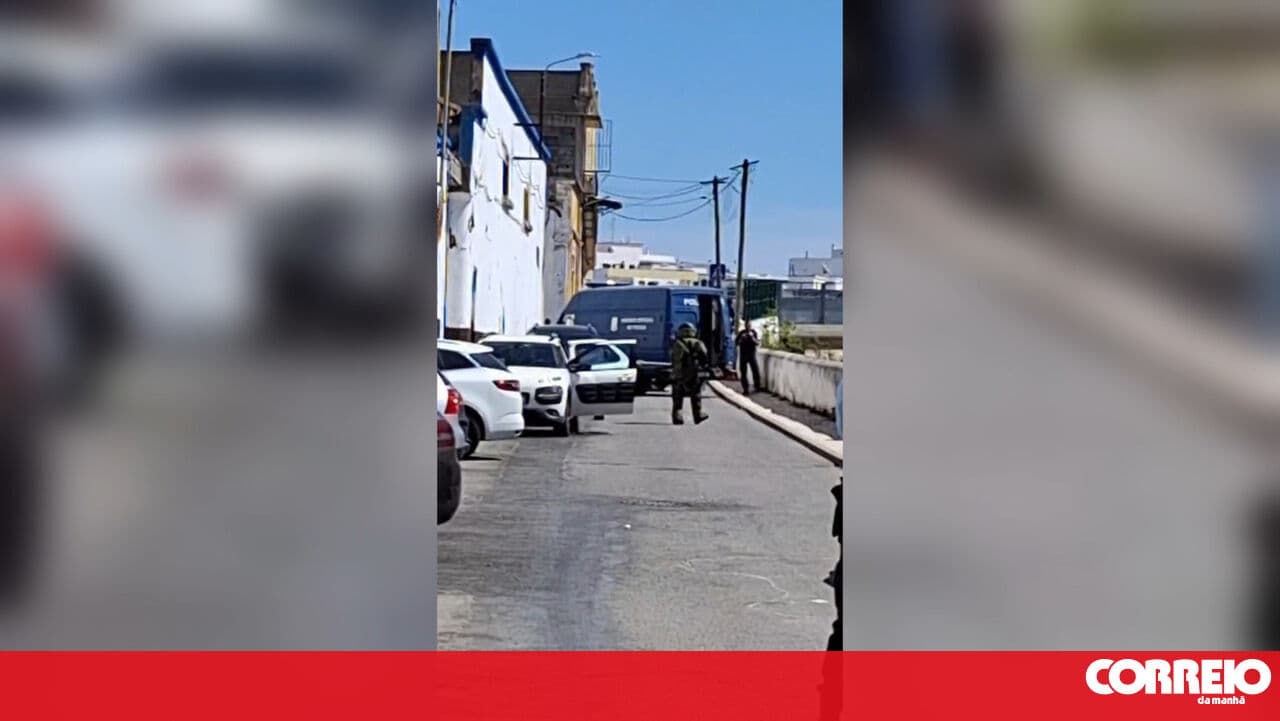 Grenade without explosive charge thrown into car in Olhão