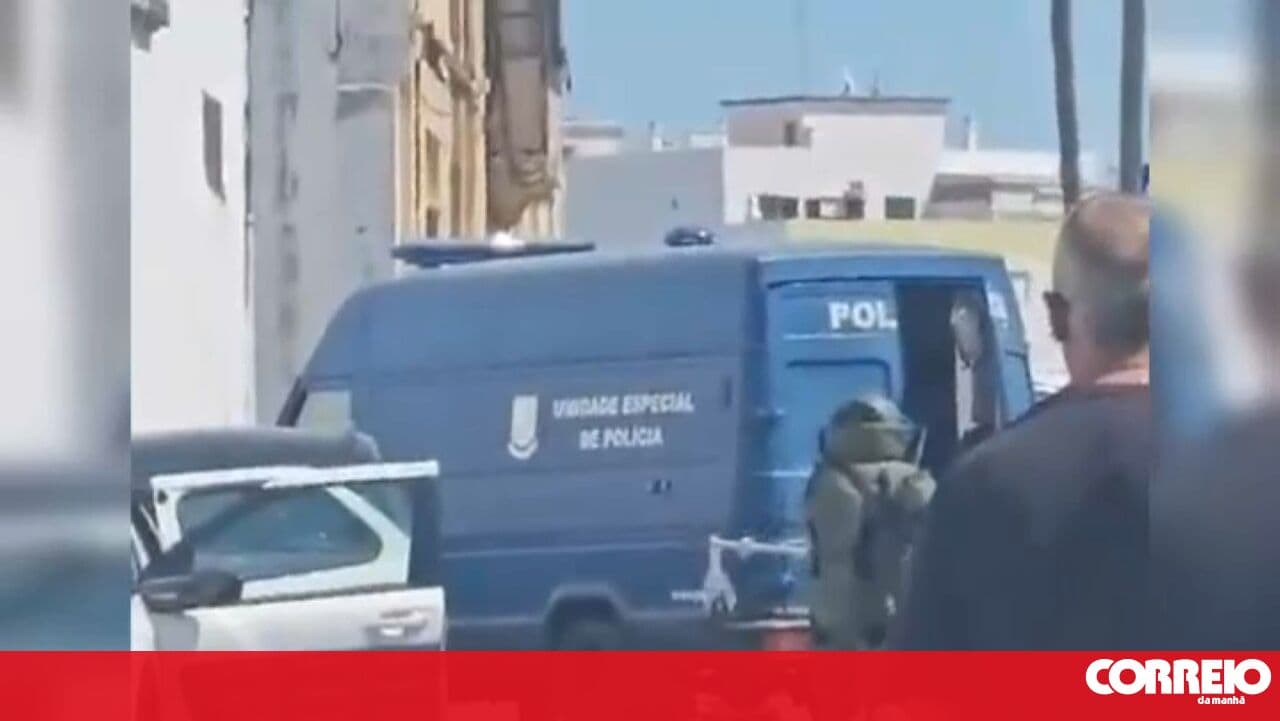 Grenade without explosive charge thrown into car in Olhão