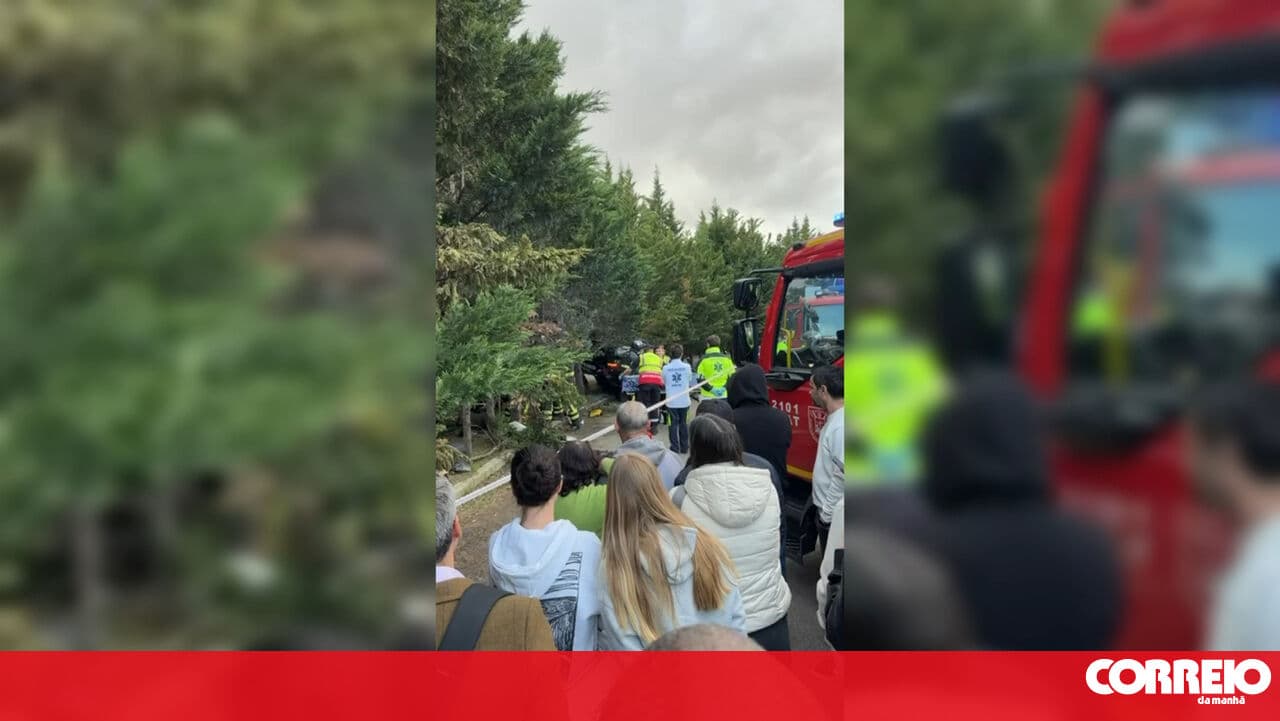 Two people trapped after three-vehicle accident in Lisbon