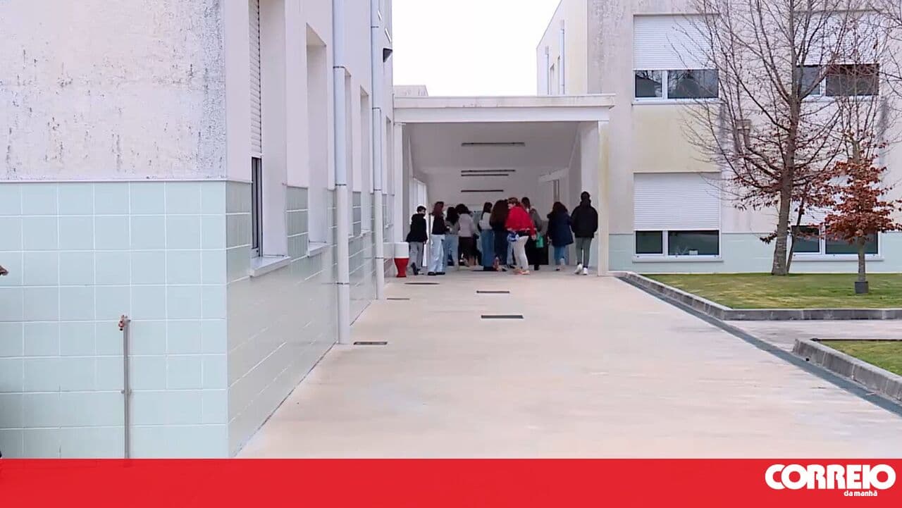 Student becomes unconscious after 'rear-naked choke' hold at school in Golegã