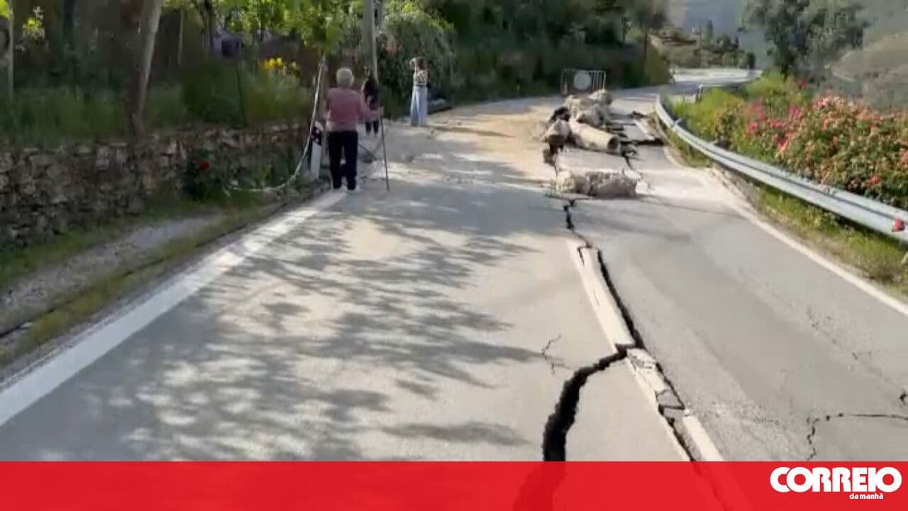 Village in Tabuaço is isolated after a road collapsed due to floods