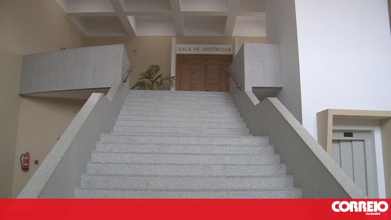 Former mayor of Montalegre trial begins; he remains silent at this stage