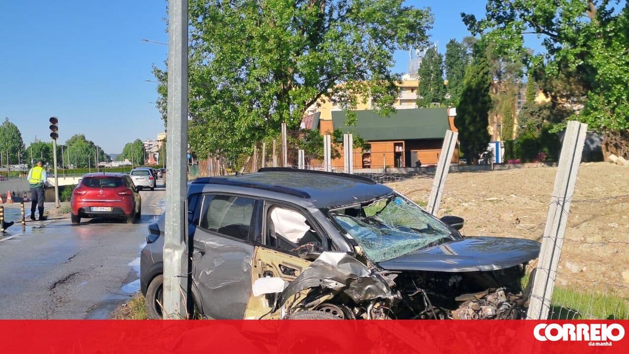 Spectacular crash causes one injury and blocks traffic on the Fojo bypass