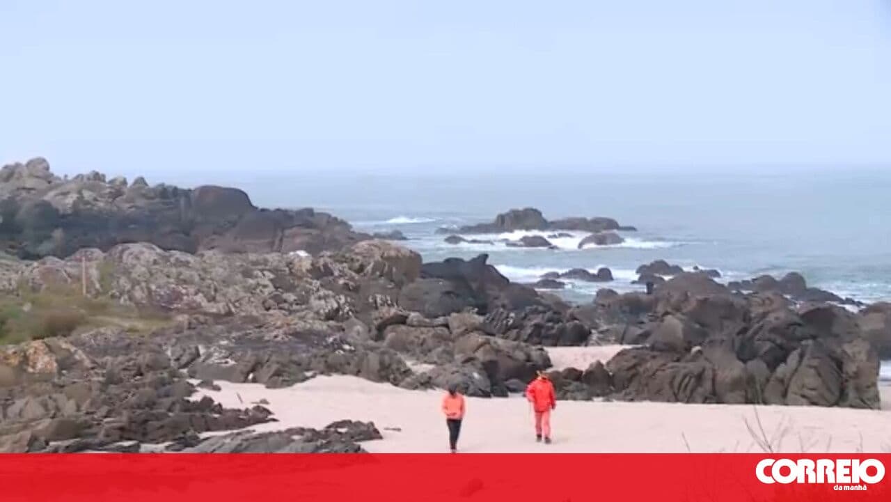 Family and friends gather on the beach to follow the search for a fisherman in Viana do Castelo