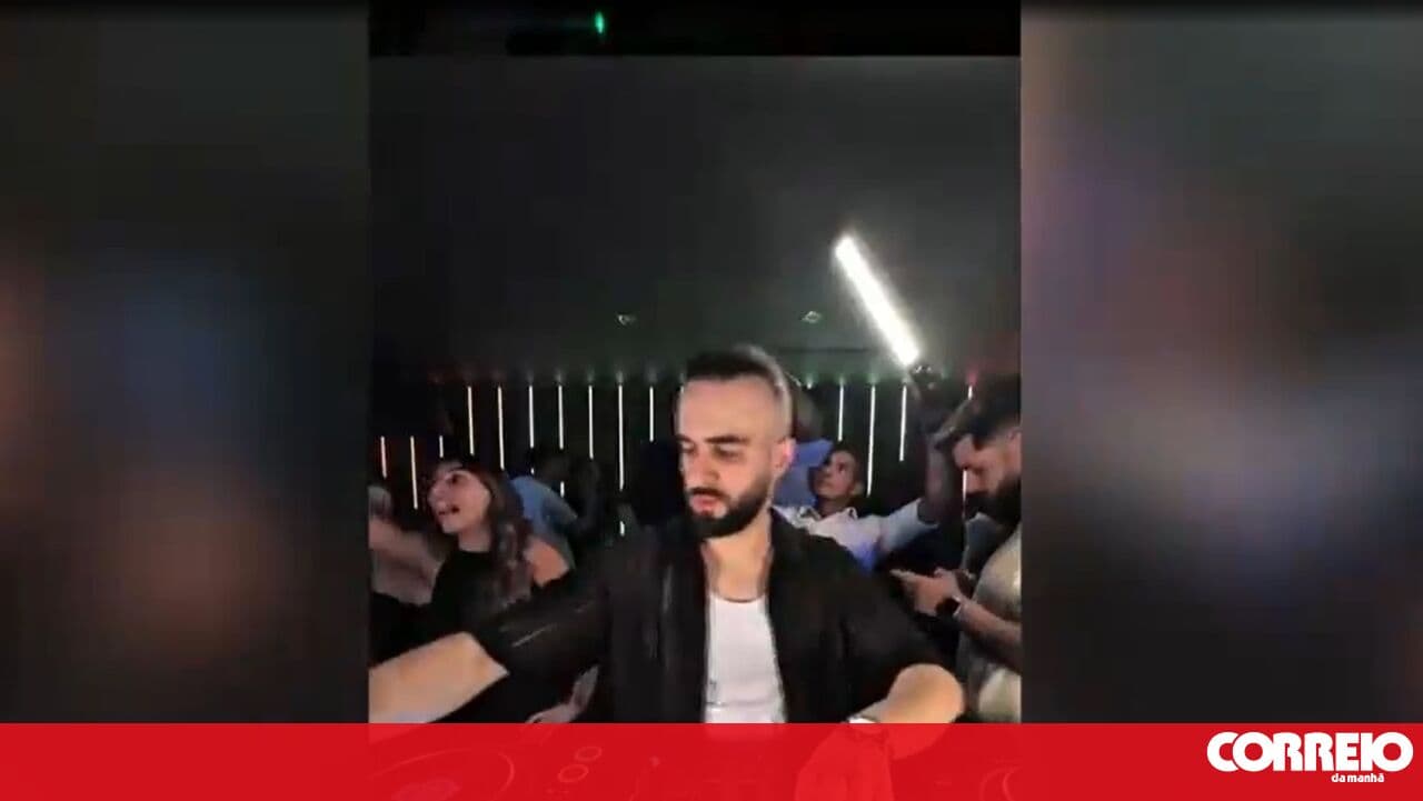 Video shows Ariana dancing to "Faz-se de sonsa" in a nightclub